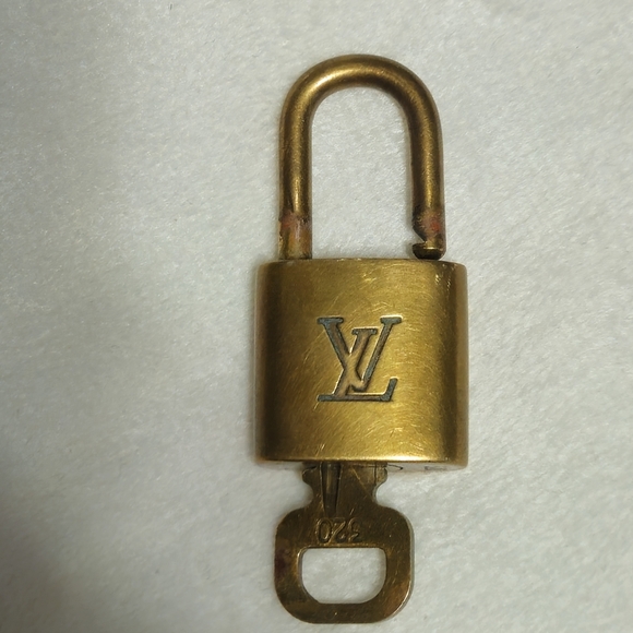 Authentic LV lock and Key - Picture 5 of 5
